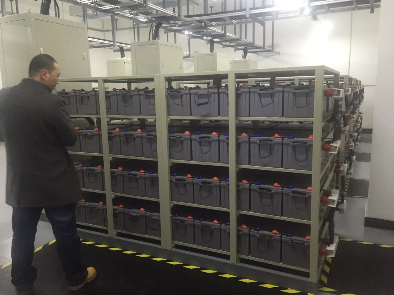 昌平北控数据中心 UPS 电池现场巡检